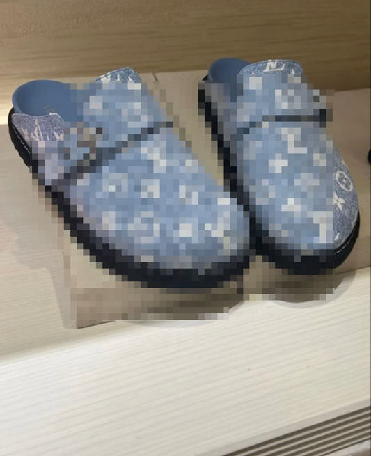 IV SANDALS
