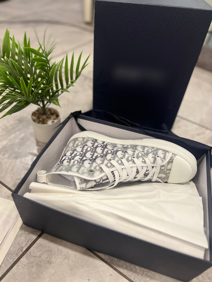 Bior High-Top Sneaker